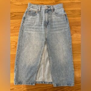 Aritzia Denim Forum 90’s Halle Skirt sz 26